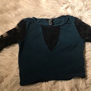 A crop top lace sleeve